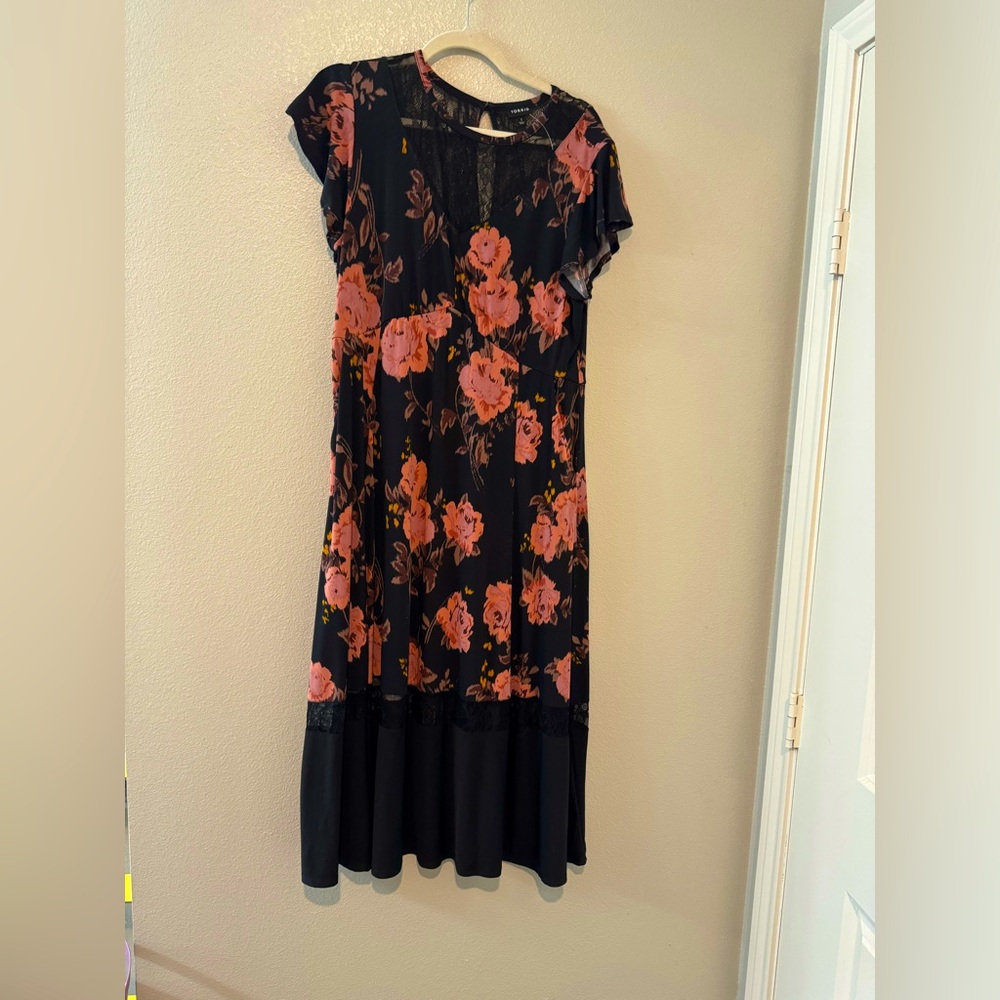 Torrid Black and Pink Lace Top - Picture 3 of 5